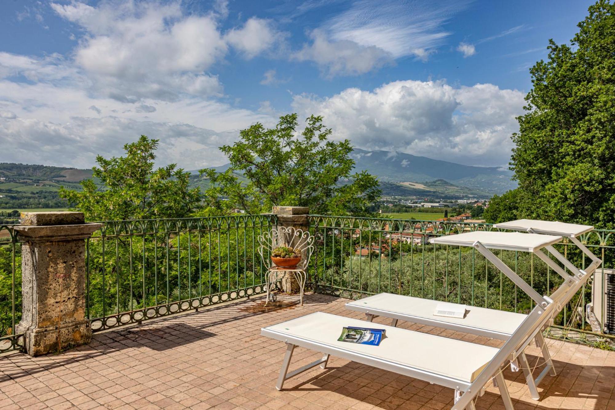 Colli del Tronto B&B In An 1800S Frescoed Villa With Panoramic Solarium And Historic Park - Villa Mastrangelo المظهر الخارجي الصورة